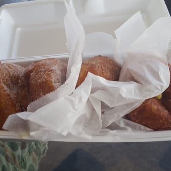 Leonard's Bakery - 4 delicious malasadas - Bakeries Near Me - Honolulu, Hawaii Leonard's Bakery - 4 delicious malasadas - Bakeries Near Me - Honolulu, Hawaii