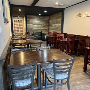 Bringleton's Coffee House - Seating - Coffee & Tea Near Me - South Hill, Virginia