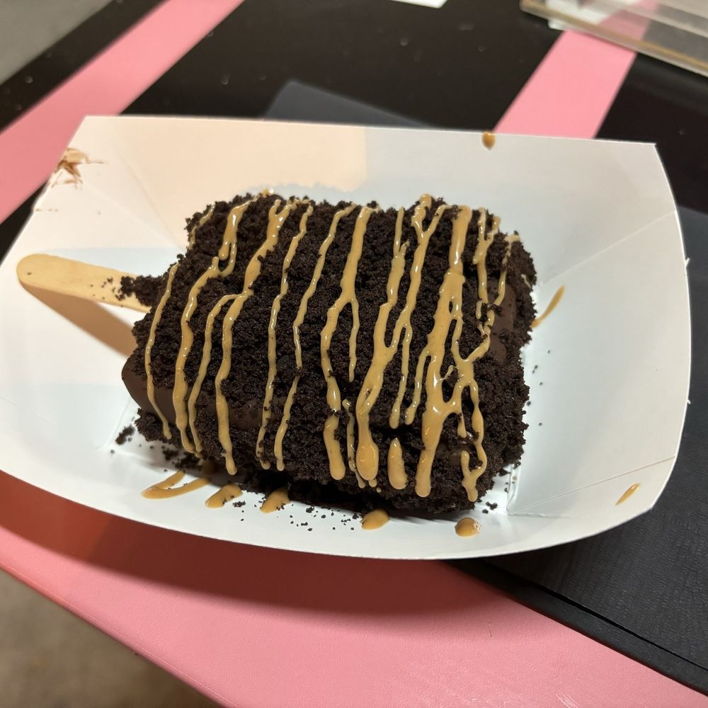 Luxe Bar - Chocolate bar with chocolate cake and pb drizzle - Ice Cream & Frozen Yogurt Near Me Luxe Bar - Chocolate bar with chocolate cake and pb drizzle - Ice Cream & Frozen Yogurt Near Me