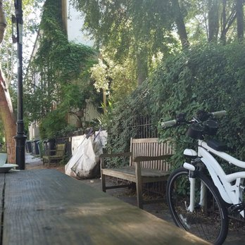 Italo - Benches across the street offer plenty of seating in the shade. - Delis Near Me - London, XGL