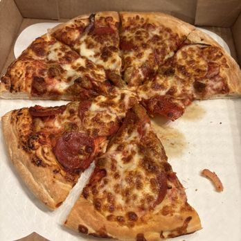 Merlins Pizza - Pepperoni, sausage, onion - Pizza Near Me - Destin, Florida Merlins Pizza - Pepperoni, sausage, onion - Pizza Near Me - Destin, Florida