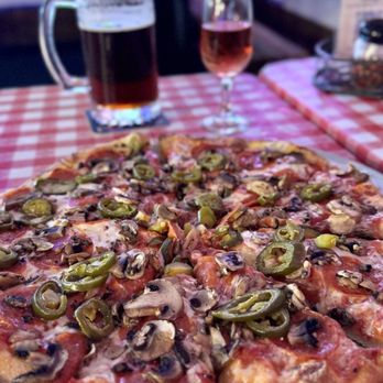 New York Pizzeria - Large pepperoni, mushroom & jalapeño pizza - Pizza Near Me - Chino, California New York Pizzeria - Large pepperoni, mushroom & jalapeño pizza - Pizza Near Me - Chino, California