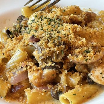 Grand Lux Cafe - Chicken, Mushroom & Brown Butter Pasta - Desserts Near Me - Garden City, New York