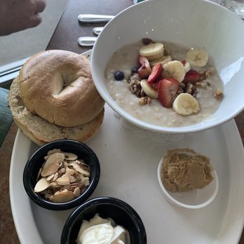 Le Peep - Berry Nutty Oatmeal - Breakfast & Brunch Near Me - Broomfield, Colorado Le Peep - Berry Nutty Oatmeal - Breakfast & Brunch Near Me - Broomfield, Colorado