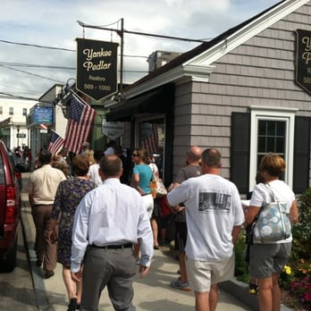 Yankee Pedlar Realtors - The big day; check-in at Yankee Pedlar to pick up rental keys is always exciting. - Real Estate Agents Near Me - Wolfeboro, New Hampshire Yankee Pedlar Realtors - The big day; check-in at Yankee Pedlar to pick up rental keys is always exciting. - Real Estate Agents Near Me - Wolfeboro, New Hampshire