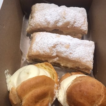 Flavia's - Two Crème pastries and two Cream Puffs - Patisserie/Cake Shop Near Me - Blowing Rock, North Carolina