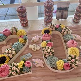 Cupcakes and cookies!