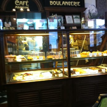 Café Amandine - Sweet treats window!! - French Near Me - Prague, Puerto Rico