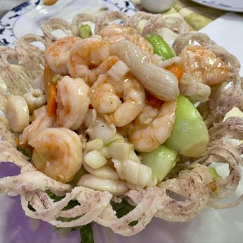 Evergreen Restaurant - Deep Sea in Basket - Cantonese Near Me - Chicago, Illinois