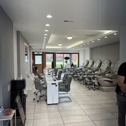 Sugar Nails - Inside the Salon, very clean!