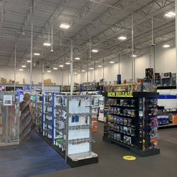 Best Buy Apple Glen Crossing - Inside