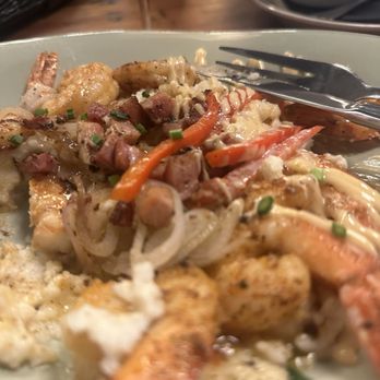 Common Restaurant - Shrimp and grits. - Cocktail Bars Near Me - Savannah, Georgia Common Restaurant - Shrimp and grits. - Cocktail Bars Near Me - Savannah, Georgia