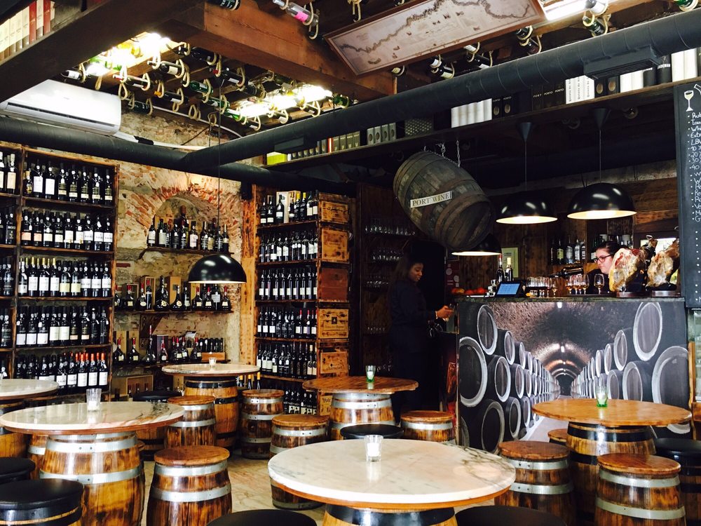Tábuas Porto Wine Tavern