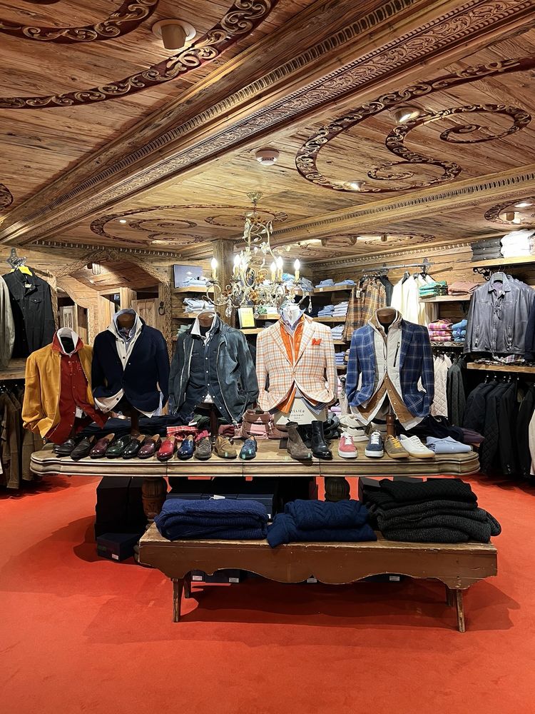 AXEL’S Updated September 2024 23 Photos & 11 Reviews 201 E Gore