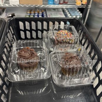 Yellow Bun & Chocolate Kitchen - Chocolate Cupcakes - Sandwiches Near Me - Temple Hills, Maryland Yellow Bun & Chocolate Kitchen - Chocolate Cupcakes - Sandwiches Near Me - Temple Hills, Maryland