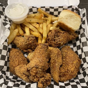 Lartia's Cafe - 6 Wings & Fries: Everything was delicious! Would definitely get again! - Food Trucks Near Me - Houston, Texas Lartia's Cafe - 6 Wings & Fries: Everything was delicious! Would definitely get again! - Food Trucks Near Me - Houston, Texas