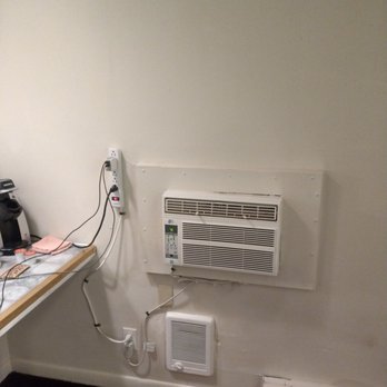 Greenwell Motel - Dressing area/coffee area with heater/fan. - Hotels Near Me - La Grande, Oregon