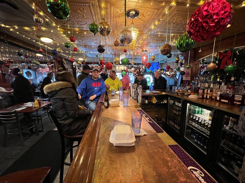 Grovers Bar & Grill