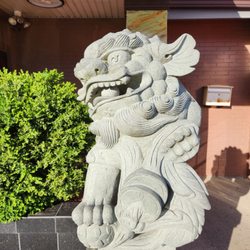 Number One China Buffet - Statue at front entrance.