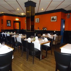 Mount Everest Tandoori - Interior