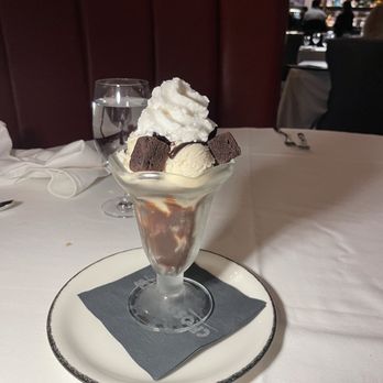Crossroads Kitchen - Ice cream chocolate fudge sundae - Vegan Near Me - Las Vegas, Nevada Crossroads Kitchen - Ice cream chocolate fudge sundae - Vegan Near Me - Las Vegas, Nevada
