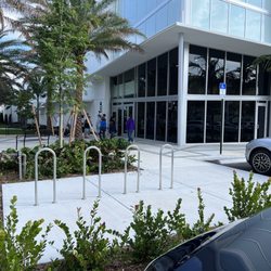Boca Ice & Fine Arts Center - Lines to get in but moves quickly