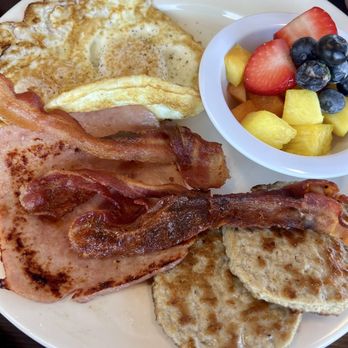 Emle's Restaurant - American Near Me - Northridge, California