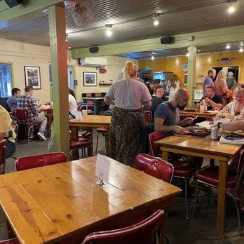 Franklin Barbecue - Dining area - Barbeque Near Me - Austin, Texas Franklin Barbecue - Dining area - Barbeque Near Me - Austin, Texas