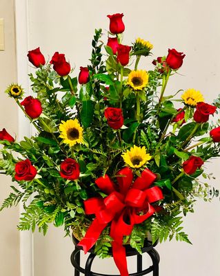 Personalized Arrangements - Our brand is well known abroad since 1997 and now finally serves IMPERIAL VALLEY's area and MEXICALI too...! With our top desginers and magnificent service, we hope to give the Best Flower Experience