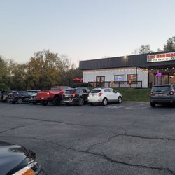Los Hermanos Mexican Grill - Parking lot