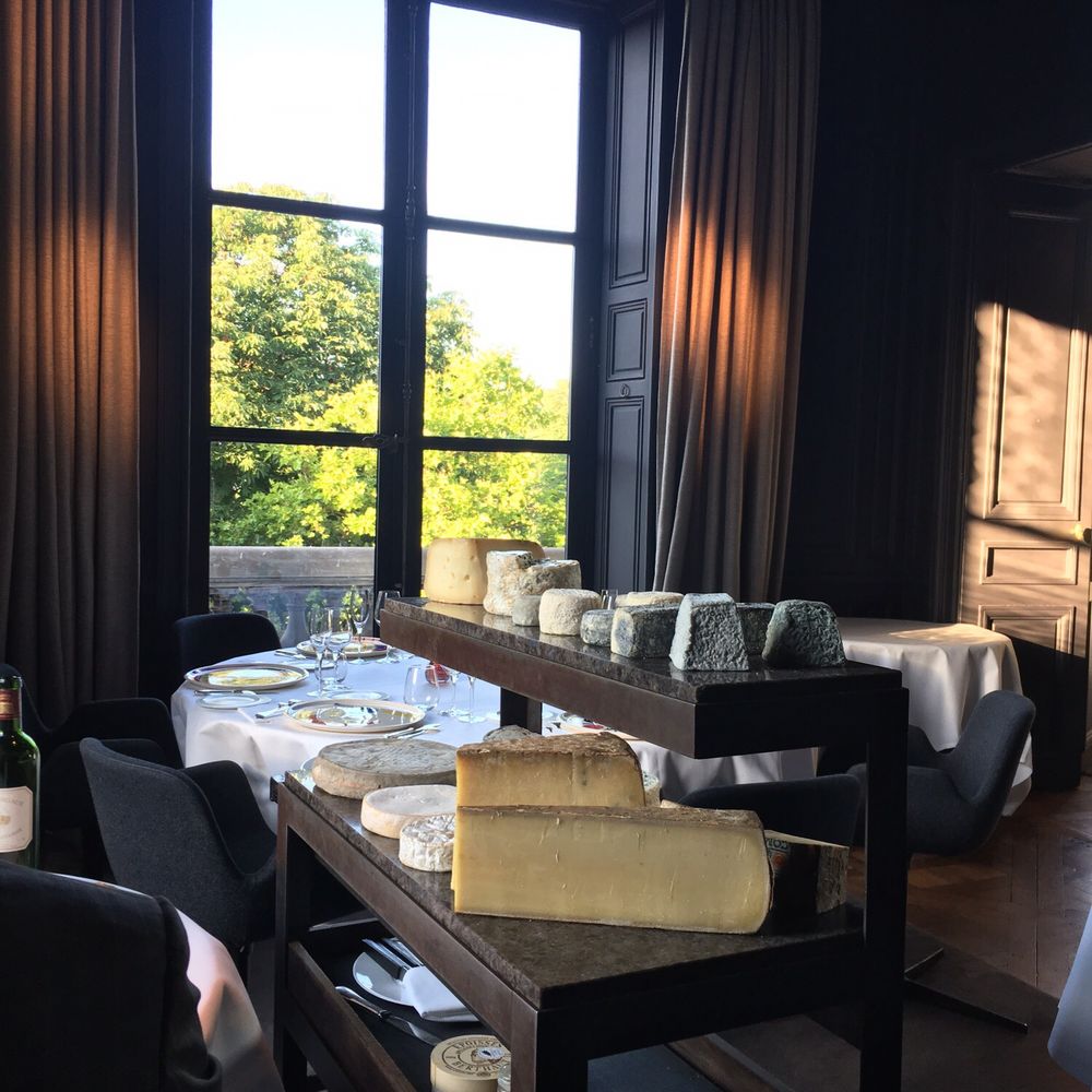 Guy Savoy - The extensive cheese cart - French Near Me - Paris, 75 Guy Savoy - The extensive cheese cart - French Near Me - Paris, 75