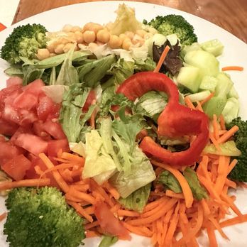 Junior's Restaurant - Garden salad - Bakeries Near Me - New York, New York
