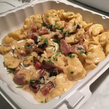 Rocky Mountain Flatbread Co - Maple Bacon mac & cheese - Pizza Near Me - Canmore, Alberta Rocky Mountain Flatbread Co - Maple Bacon mac & cheese - Pizza Near Me - Canmore, Alberta