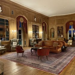 OHEKA CASTLE Hotel & Estate - Library