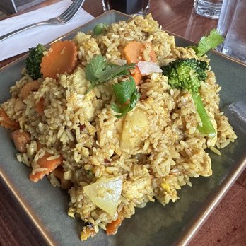 All Rice Thai Hut - 17. Lunch Pineapple Yellow Curry Fried Rice - Thai Near Me - Everett, Washington