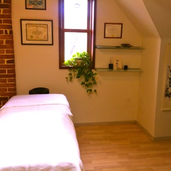 Spiritwind Centre - A treatment room in the Clinic at Spiritwind Centre. - Traditional Chinese Medicine Near Me - Toronto, Ontario