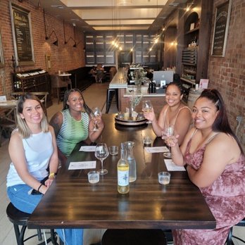 Bailarín Cellars Winery & Tasting Room - Wine Tasting Room Near Me - Sacramento, California