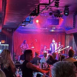 Harvelle's - Live music on stage