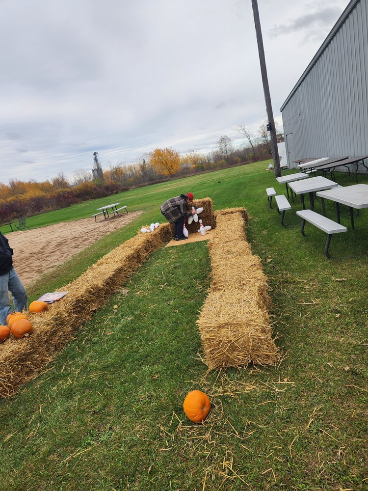 OFFICIAL’S DEN BOWL & SPIRITS Updated October 2024 408 N 8th St