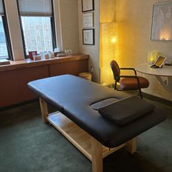 Rittenhouse Acupuncture - Comfortable Treatment Room with a Sonos Sound System and a Biomat for warmth during treatment (Biomat not pictured here)