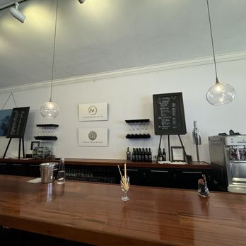 August Hill Winery Tasting Room - Wine Tasting Room Near Me - Utica, Illinois August Hill Winery Tasting Room - Wine Tasting Room Near Me - Utica, Illinois
