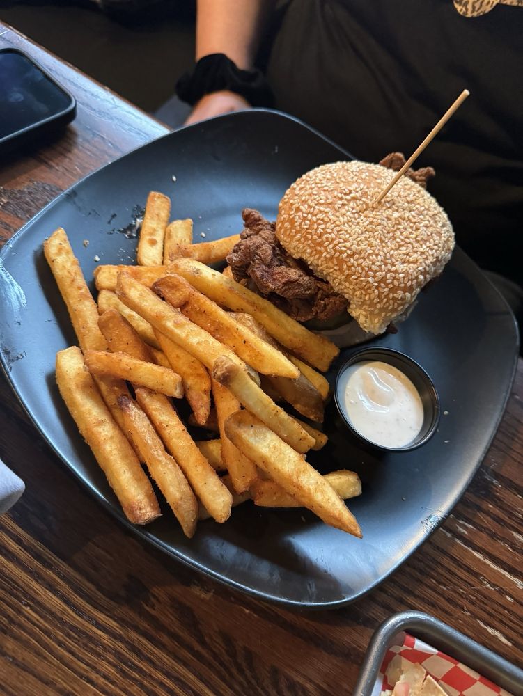 Causeway Restaurant & Bar