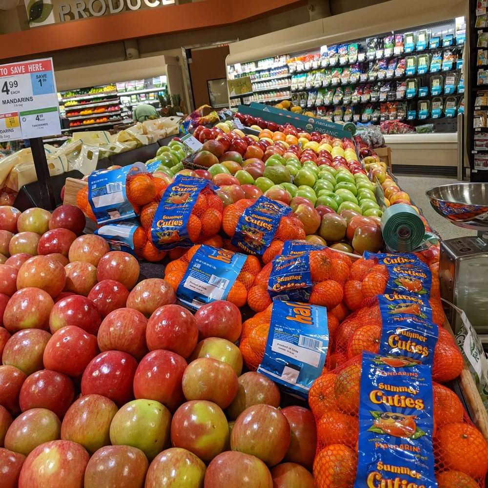 Publix Super Markets - a display of apples and oranges - Grocery Near Me - Gainesville, Florida Publix Super Markets - a display of apples and oranges - Grocery Near Me - Gainesville, Florida