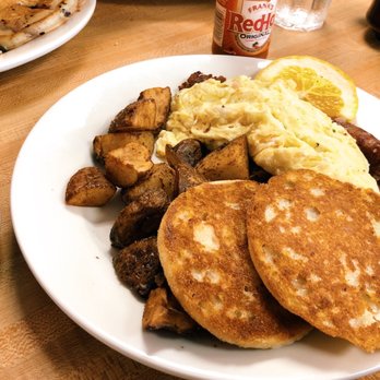 Dotty & Ray's - Corned Beef Hash - American Near Me - Salem, Massachusetts