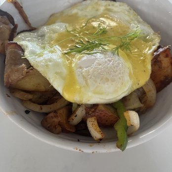 Rye's and Grind - Brisket hash - Breakfast & Brunch Near Me - Oceanside, California Rye's and Grind - Brisket hash - Breakfast & Brunch Near Me - Oceanside, California