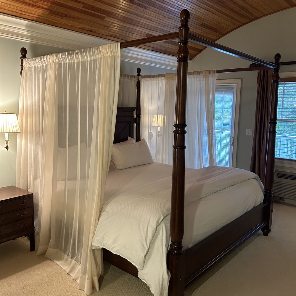 The Copper Beech Inn - Bed in our room - Bed & Breakfast Near Me - Ivoryton, Connecticut The Copper Beech Inn - Bed in our room - Bed & Breakfast Near Me - Ivoryton, Connecticut