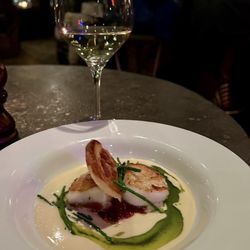 Lion Noir - Seared scallop appetizer