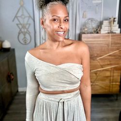 Swank A Posh - Soft Serve Wide Legged Pants Set - Oatmeal
Small (0-4)