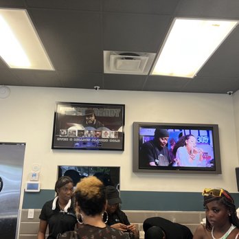 Sundays Eatery - Inside - Soul Food Near Me - Miami Gardens, Florida