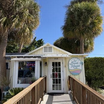 Bunkhouse Coffee Bar - Outside - Coffee & Tea Near Me - Jensen Beach, Florida